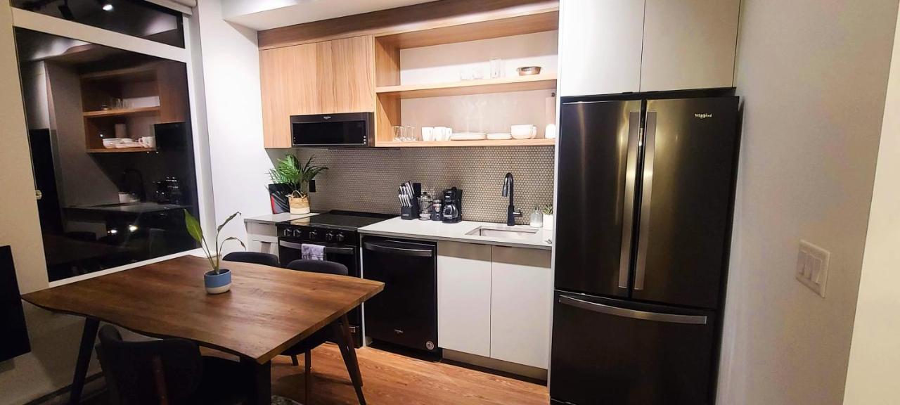 Ironworks Studio By Iris Properties! Villa วิกตอเรีย ภายนอก รูปภาพ