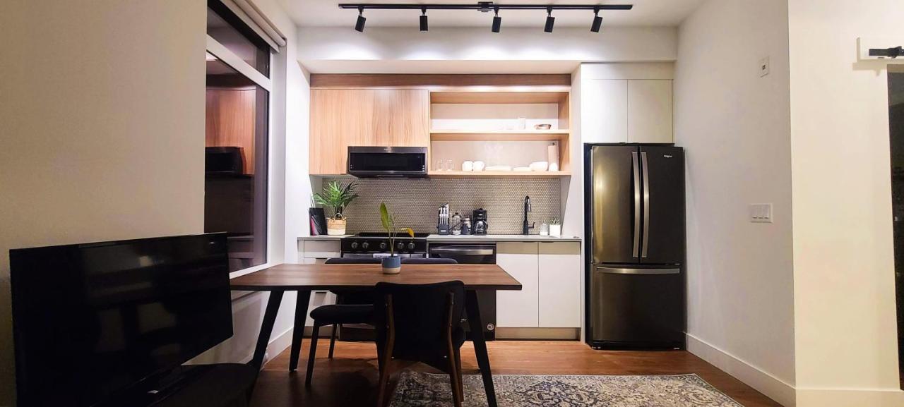 Ironworks Studio By Iris Properties! Villa วิกตอเรีย ภายนอก รูปภาพ